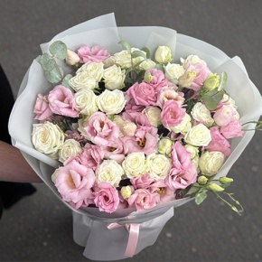 Букет "Мэрилин" из эустом и кустовых пионовидных роз в Лосино-Петровском