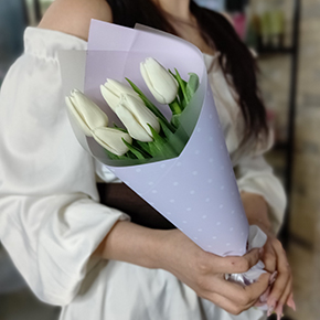Букетик из 5 белых тюльпанов в Лосино-Петровском