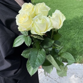 Букет из 5 белых роз (70 см) в Лосино-Петровском