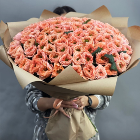 Букет "Персик" из 101 махровой розы Риджентс парк (60 см) в Лосино-Петровском