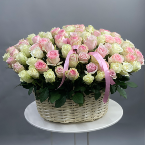 Композиция в корзине из 101 кенийской розы пастельный микс (40 см) в Лосино-Петровском