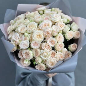 Букет "Кремовый микс" из 25 кустовых роз (50 см) в Лосино-Петровском