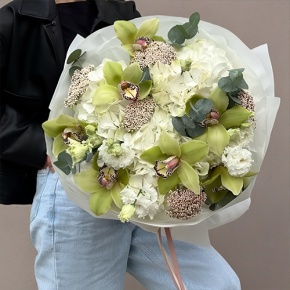 Букет "Эдем" из гортензии, орхидей, эустом, эвкалипта и озатамнуса в Лосино-Петровском
