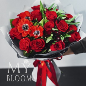 Букет "Антарес" из красных роз, анемонов и альстромерий в Лосино-Петровском