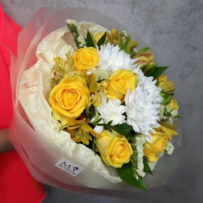 Букет "Никка" из роз, альстромерий и кустовых хризантем в Лосино-Петровском