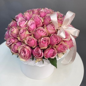 Композиция в шляпной коробке из 43 роз в Лосино-Петровском