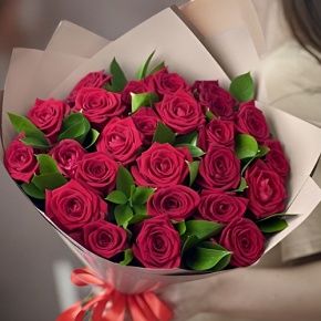 Букет из 25 красных роз и рускуса (50 см) в Лосино-Петровском