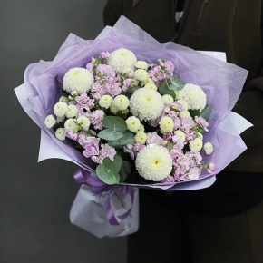 Букет "Ванила" из хризантем сантини, Момоко, эвкалипта и ароматных маттиол в Лосино-Петровском