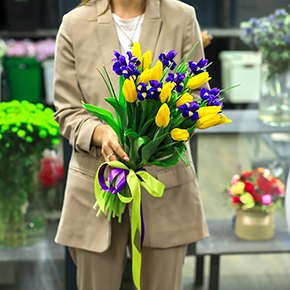 Букет из желтых тюльпанов с ирисами в Лосино-Петровском