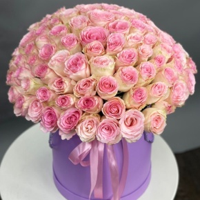 Композиция в шляпной коробке из 151 розы кения в Лосино-Петровском