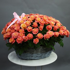 Композиция в корзине из 101 розы Мисс Пигги (50 см) в Лосино-Петровском
