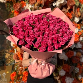 Букет "Необыкновенная" из 101 малиновой розы (60 см) в Лосино-Петровском