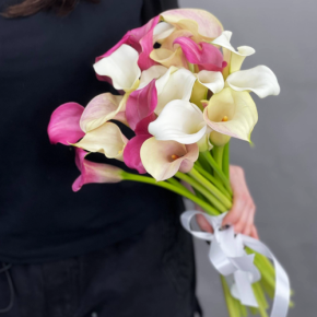 Букет из 21 каллы микс в Лосино-Петровском