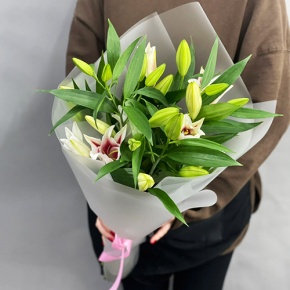 Монобукет из 3 бело-розовых лилий в Лосино-Петровском