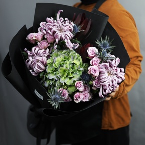 Букет "Бессоница" из хризантем Виена, сафари, кустовых роз, Голландской гортензии и эрингиума в Лосино-Петровском