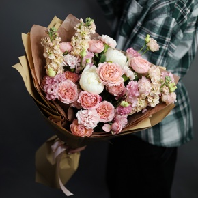 Букет "Ассоль" из пионов, маттиол, пионовидных кустовых роз Джульетта  эустом и диантусов в Лосино-Петровском