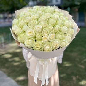 Букет "Манталь" из 51 белой розы (60 см) в Лосино-Петровском