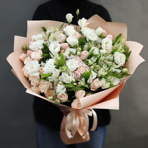 Букет "Полли" из эустом и кустовых пионовидных роз в Лосино-Петровском