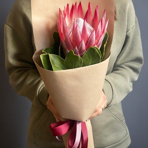 Букет из протеи в крафте в Лосино-Петровском