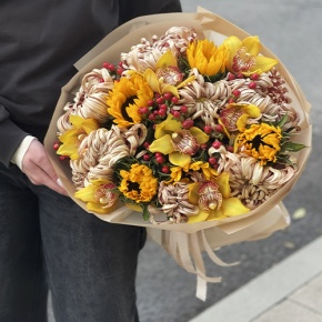 Букет "Биркин" из подсолнухов, орхидей, гиперикума, хризантем Виена в Лосино-Петровском