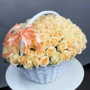 Композиция в корзине из 101 розы Аваланж (50 см) в Лосино-Петровском