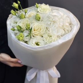 Букет "Нега" из Голландской гортензии, роз и эустом в Лосино-Петровском