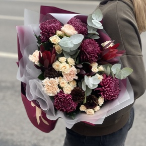 Букет "В каждом мгновении" из хризантем Бигоуди, кустовых роз, сафари, гербер Экзотик и диантусов в Лосино-Петровском