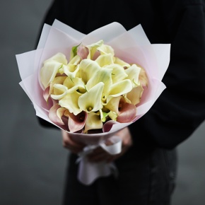 Букет из 25 калл нежный микс в Лосино-Петровском