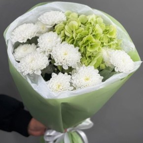 Букет "Линда" из хризантем и Голландской гортензии в Лосино-Петровском