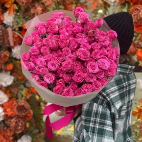 Букет из 35 малиновых кустовых пионовидных роз (60 см) в Лосино-Петровском