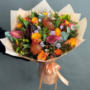 Букет "Даниэлла" из калл, роз, гиперикума, сафари, капса и лейко в Лосино-Петровском