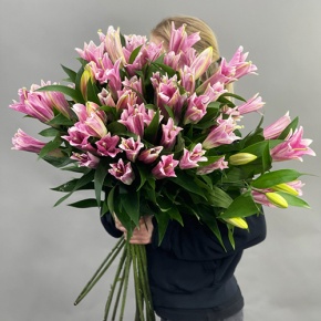 Букет из 17 розовых лилий в Лосино-Петровском