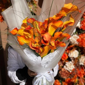 Монобукет из 21 оранжевой каллы в Лосино-Петровском