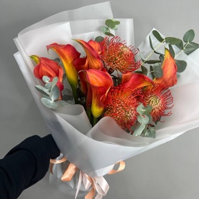 Букет "Империал" из калл, лейко и эвкалипта в Лосино-Петровском