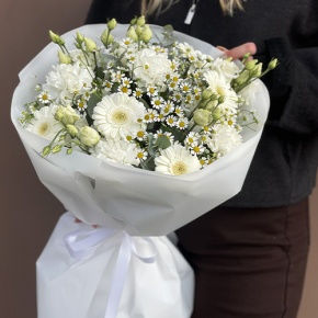 Букет "Вера и надежда" из ромашек, гербер, эвкалипта, диантусов и эустом в Лосино-Петровском