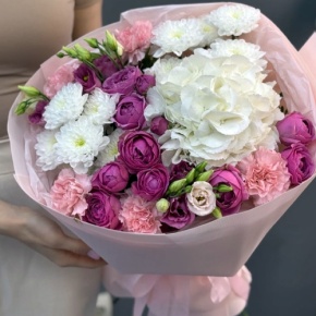 Букет "Вуаль" из хризантемы, кустовых пионовидных роз Мисти Баблз, диантусов, Голландской гортензии и эустом в Лосино-Петровском
