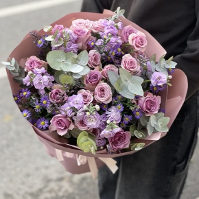 Букет "Хрустальный" из роз, астера и ароматных маттиол в Лосино-Петровском