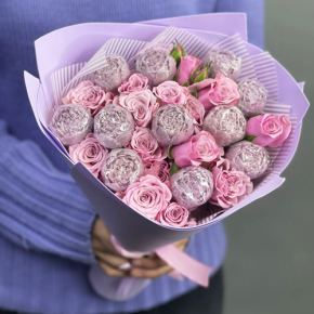 Букет из шоколадных пионов и кустовых роз в Лосино-Петровском