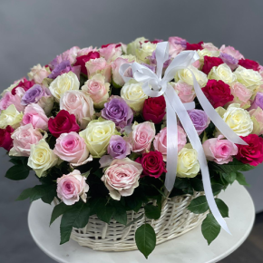 Композиция в корзине из 101 розы микс в Лосино-Петровском