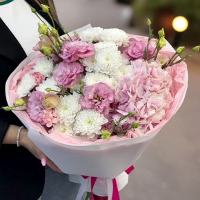 Букет "Табу" из хризантемы, Голландской гортензии и эустомы в Лосино-Петровском