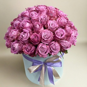 Композиция в шляпной коробке из 51 розы Меритим в Лосино-Петровском