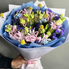 Букет "Загадка вечности" из гиацинтов, нерине, тюльпанов и оксипеталума в Лосино-Петровском