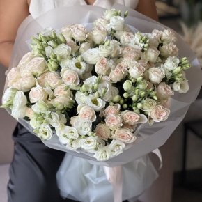 Букет "Пассаж" из эустом и кустовых роз в Лосино-Петровском