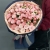 Букет из кустовых роз Мадам Бомбастик и белого гиперикума (50 см) в Лосино-Петровском Букет из кустовых роз Мадам Бомбастик и белого гиперикума (50 см) в Лосино-Петровском
