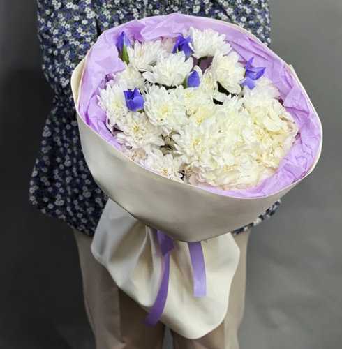 Букет "Грация" из ирисов, гортензии и кустовых хризантем в Лосино-Петровском