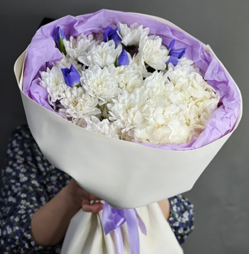 Букет "Грация" из ирисов, гортензии и кустовых хризантем в Лосино-Петровском