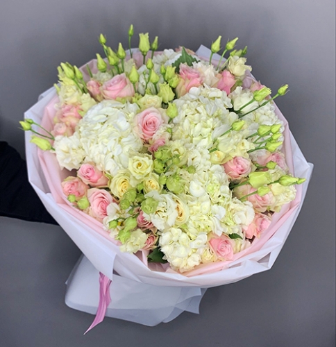 Букет "София" из гортензий, эустом и роз в Лосино-Петровском