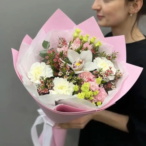 Букет с королевской орхидеей, диантусами, эустомой и шамелациумом в Лосино-Петровском